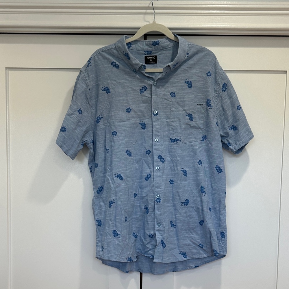 NWT Men’s Hurley Light Blue Floral Button Down Shirt - Size XL